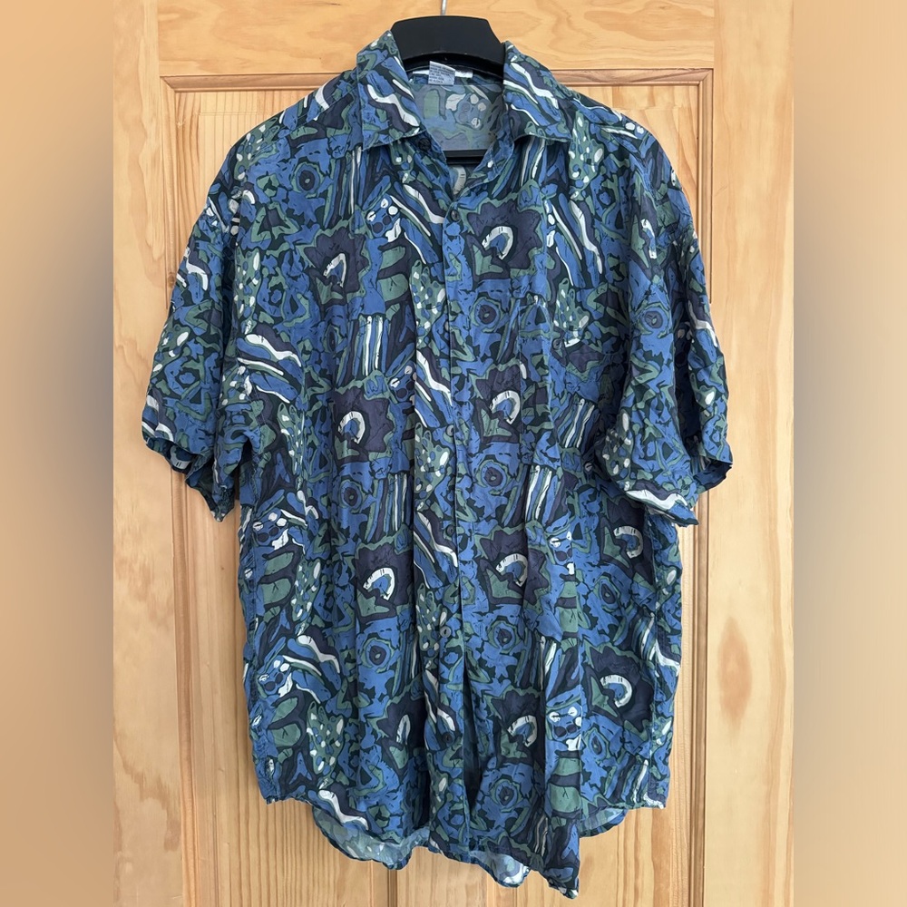 VINTAGE 90’s High Advantage 100% Silk Collared Short Sleeve Button Down shirt